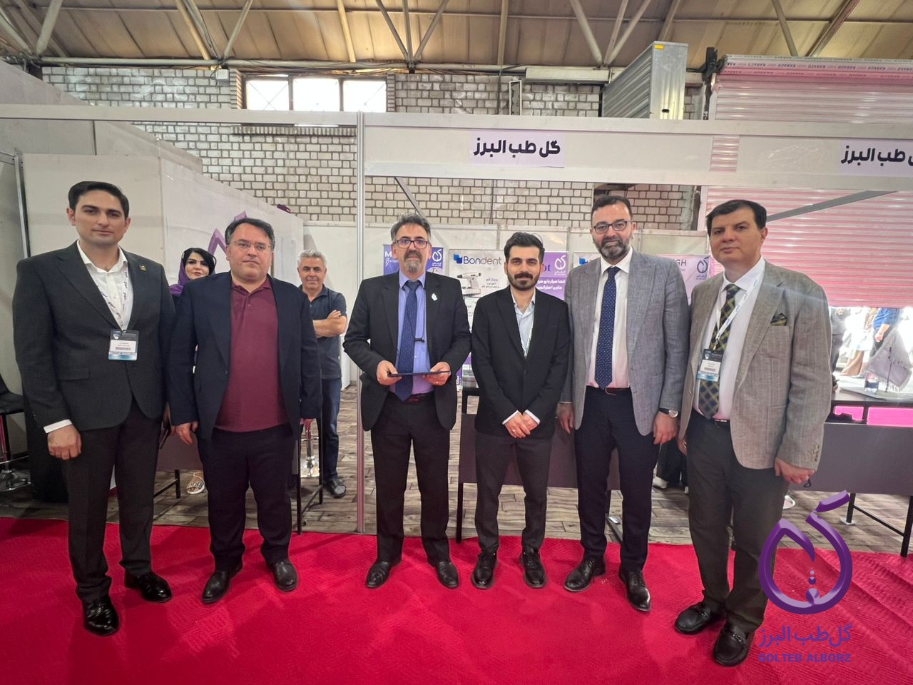 حضور دندانپزشکان تبریز در کنگره و نمایشگاه دندانپزشکی و غرفه گل طب البرز